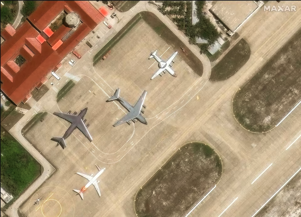 sat imagery of airplanes at airport